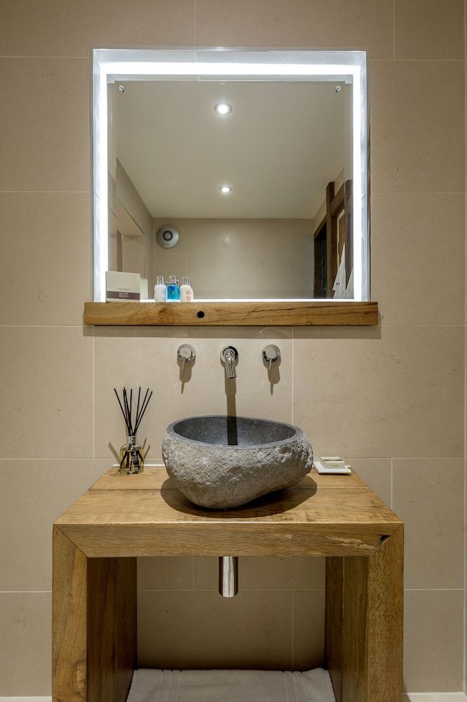 The Cow Dalbury Premier Double Room, 1 King Bed 5