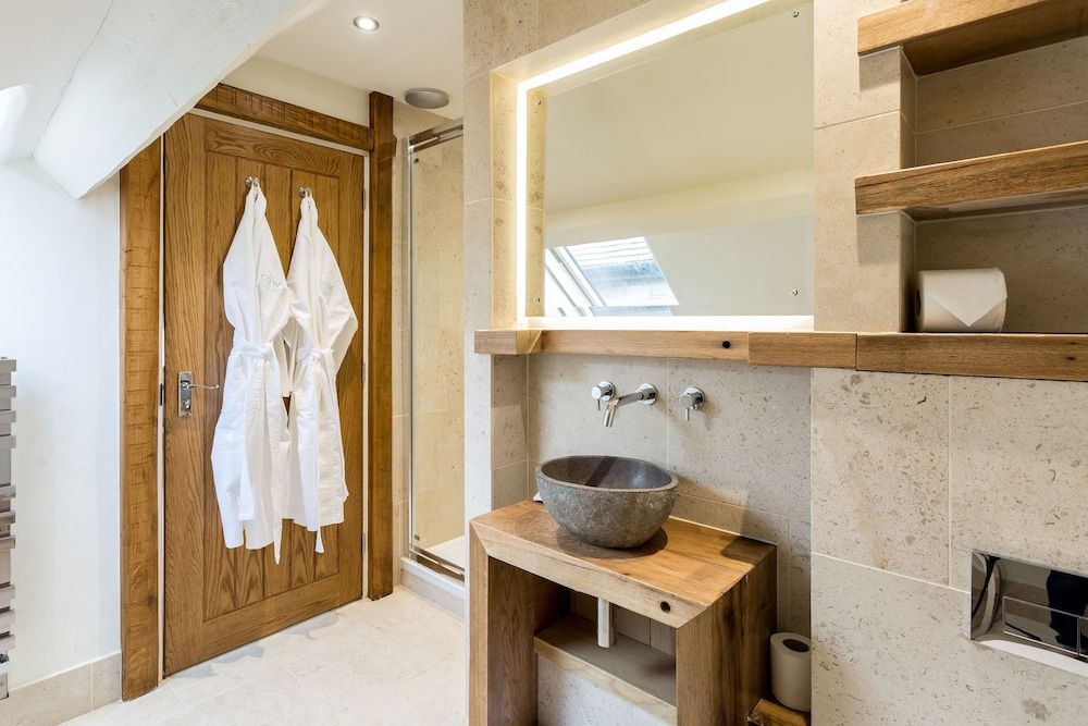 The Cow Dalbury Premium Double Room, 1 King Bed 3