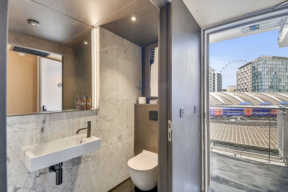 Stow Away Waterloo Standard Apartment 12