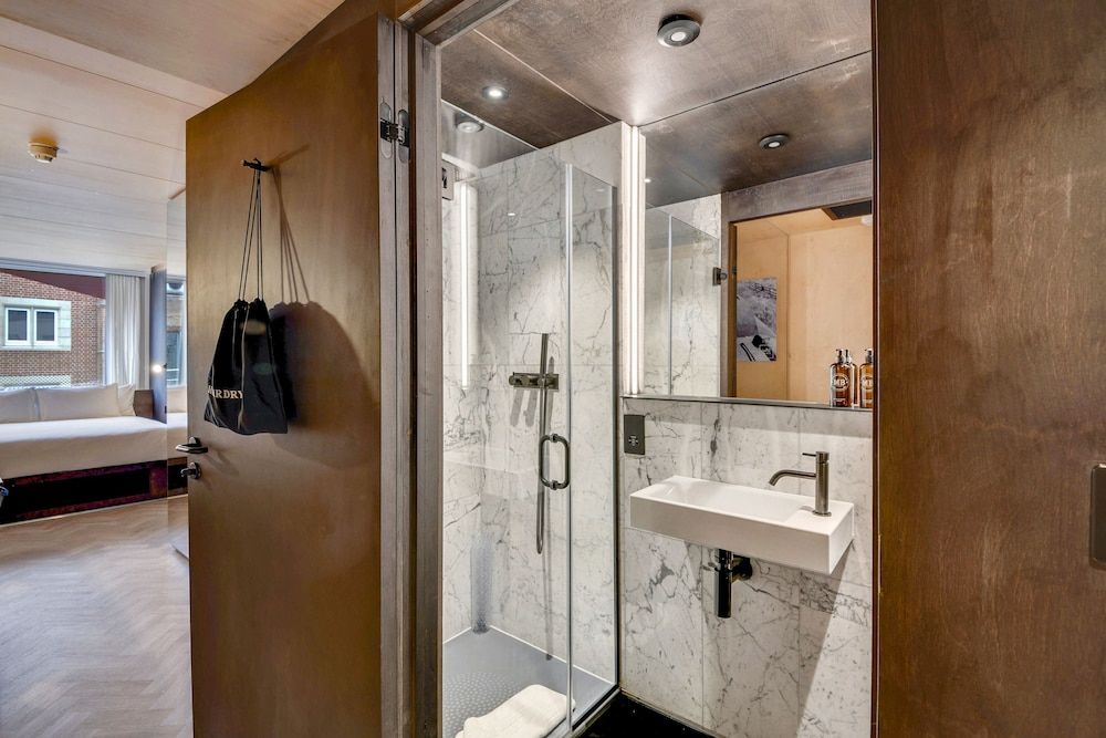 Stow Away Waterloo Standard Apartment 17