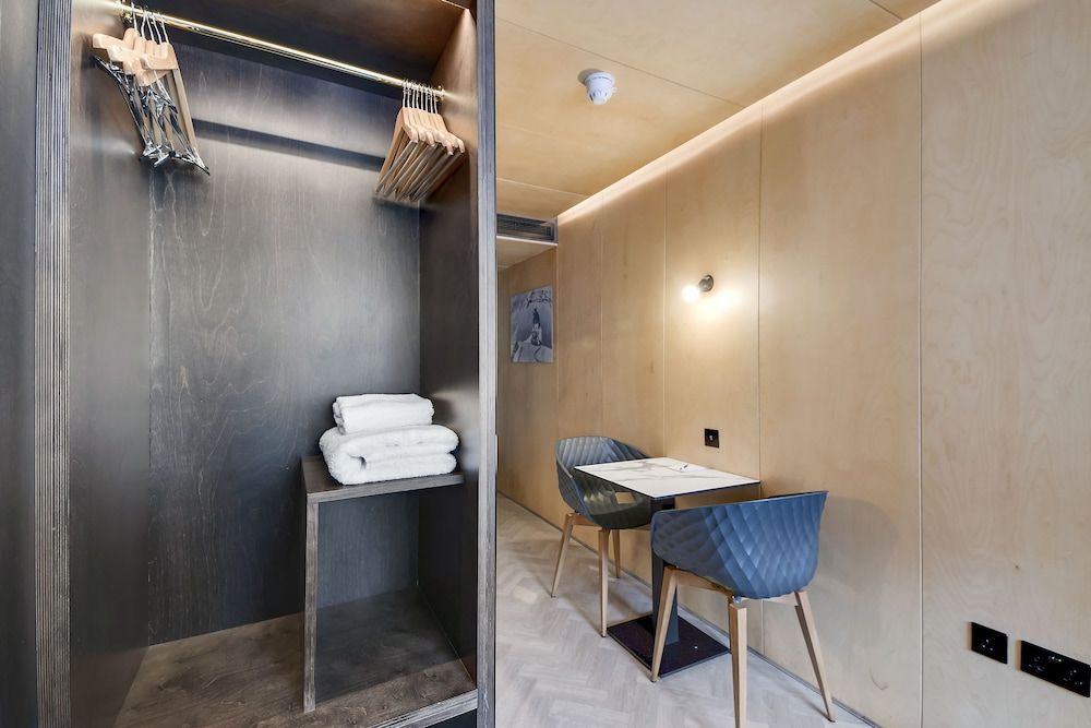 Stow Away Waterloo Standard Apartment 9