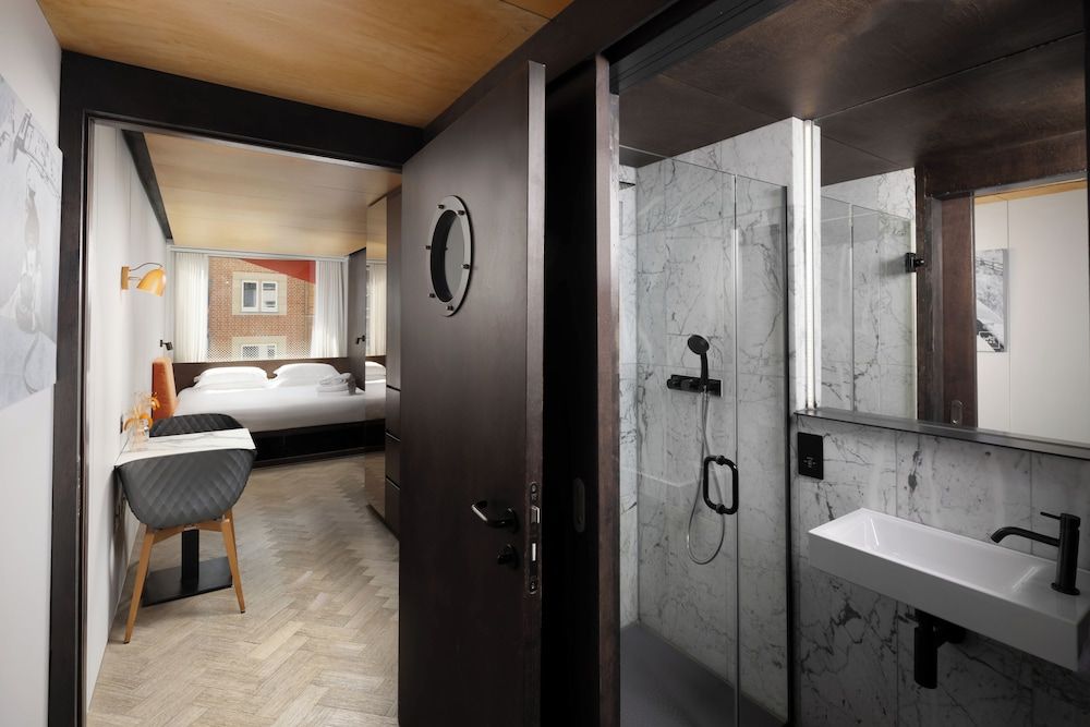 Stow Away Waterloo Standard Apartment 10