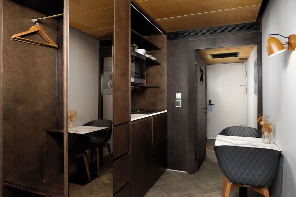 Stow Away Waterloo Standard Apartment 21