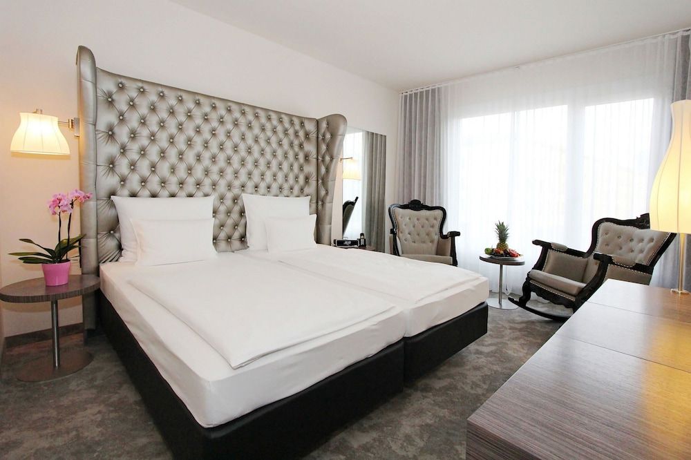 undefined ARCOTEL John F Berlin