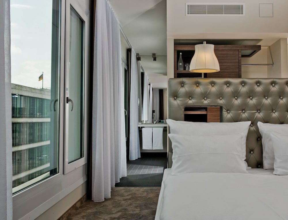undefined ARCOTEL John F Berlin 7