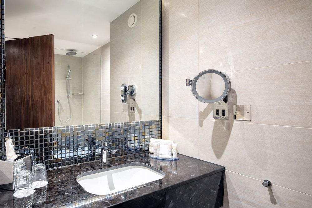 Crowne Plaza London Heathrow T4 by IHG Suite, 1 Bedroom 7