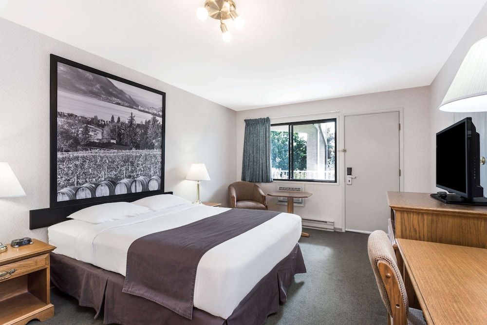 Standard Room, 1 Queen Bed