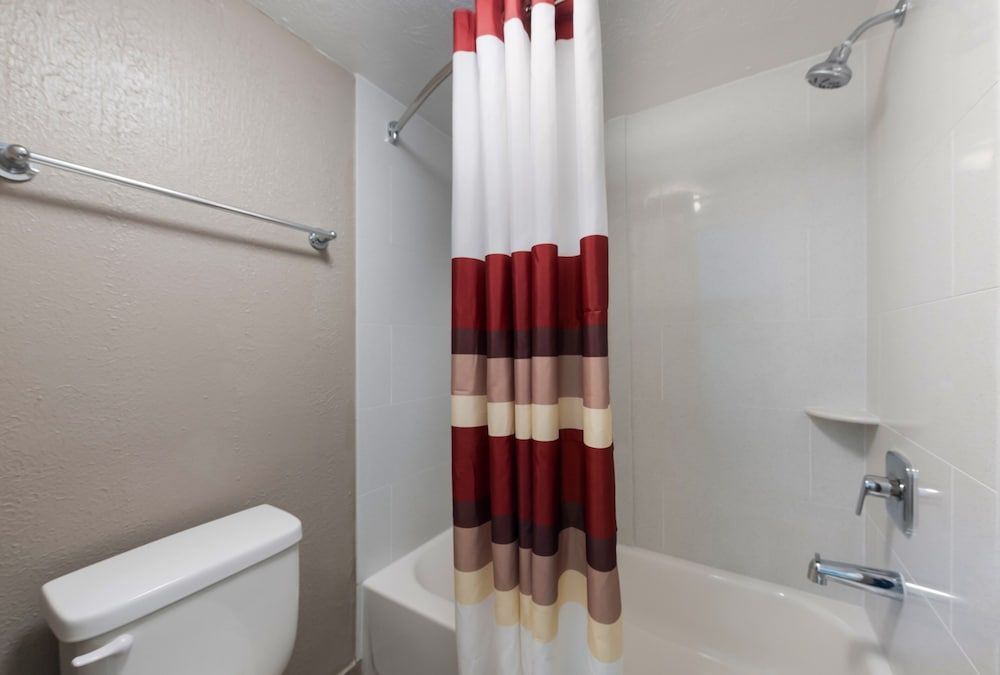 Red Roof Inn Dayton - Moraine/U of Dayton Standard Room, 2 Queen Beds (Smoke Free) 8