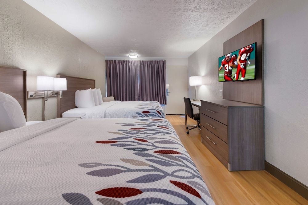 Red Roof Inn Dayton - Moraine/U of Dayton Standard Room, 2 Queen Beds (Smoke Free) 2