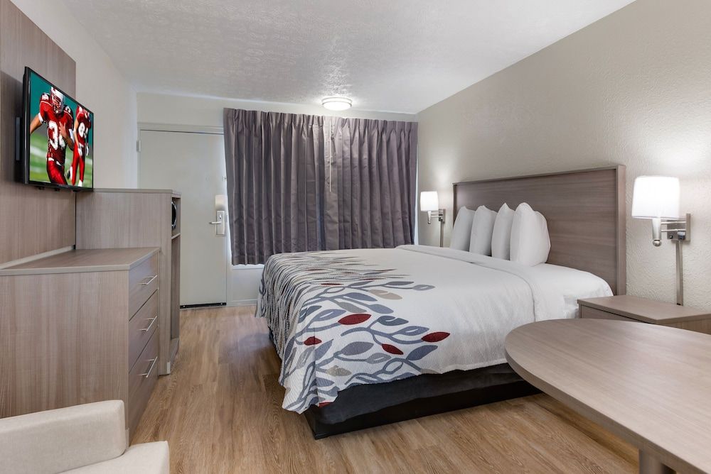 Red Roof Inn Dayton - Moraine/U of Dayton Superior Room, 1 King Bed (Smoke Free) 3