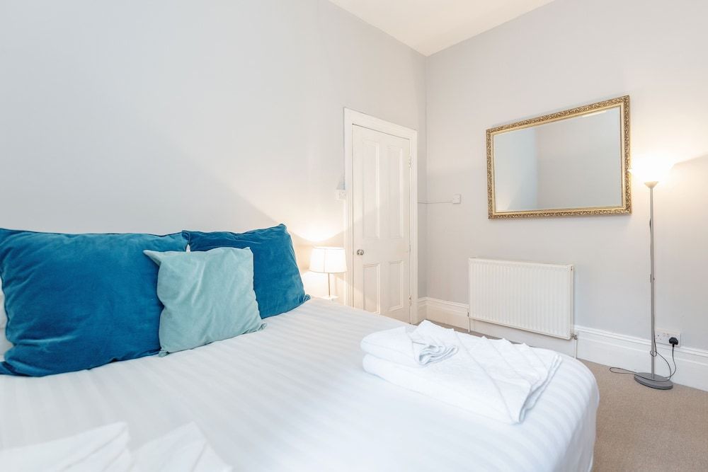 undefined Clapham 2Bed with Patio by BaseToGo 3