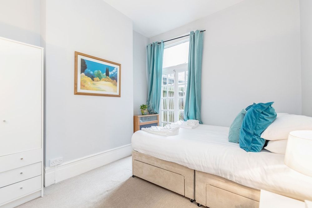 undefined Clapham 2Bed with Patio by BaseToGo 4