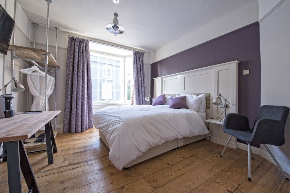 The White Horse Double Room (Room 2) 4