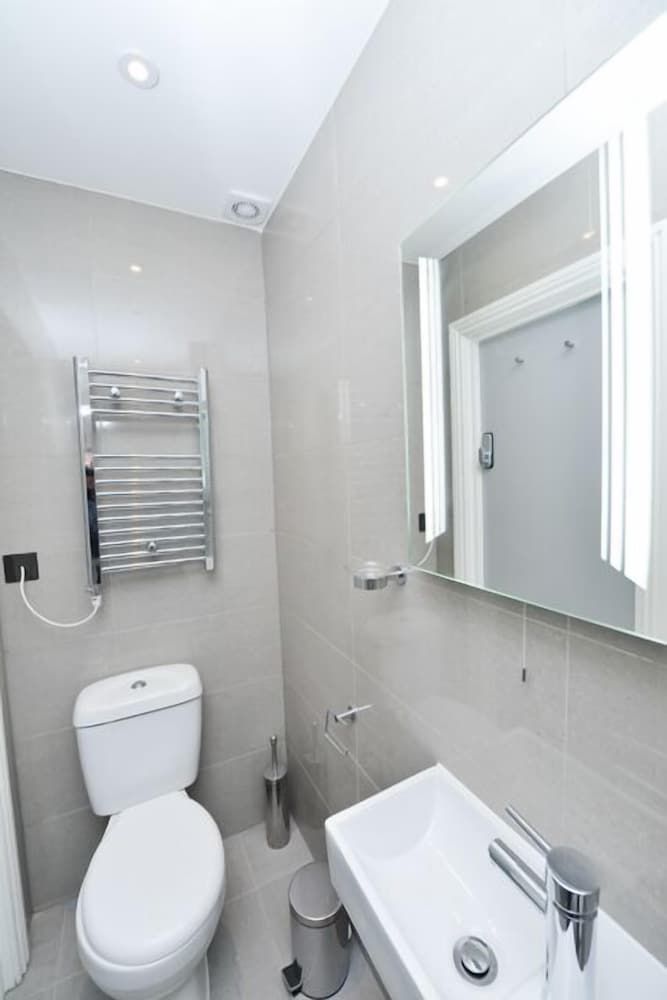 The Dome Hyde Park Studio Double Room 16