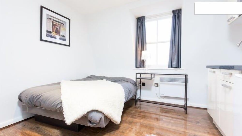 The Dome Hyde Park Studio Double Room 8