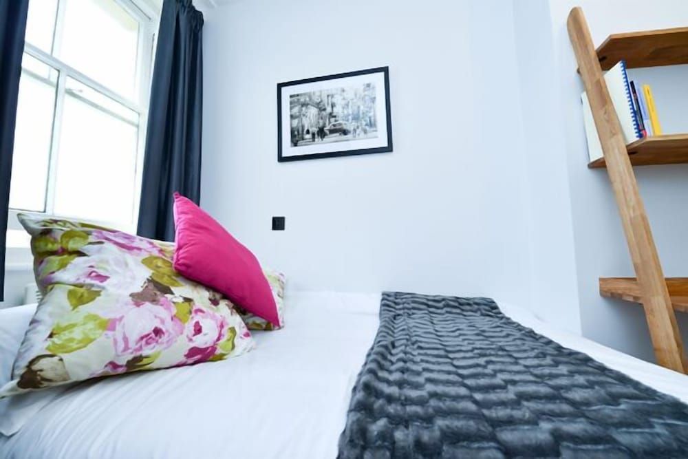 The Dome Hyde Park Studio Double Room 9