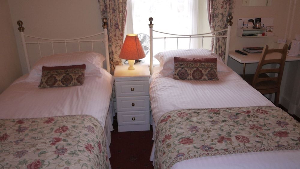 Ivy House Twin Room, Ensuite 2