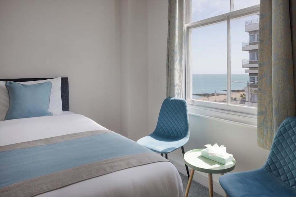 Double Room, 1 King Bed, Partial Ocean View