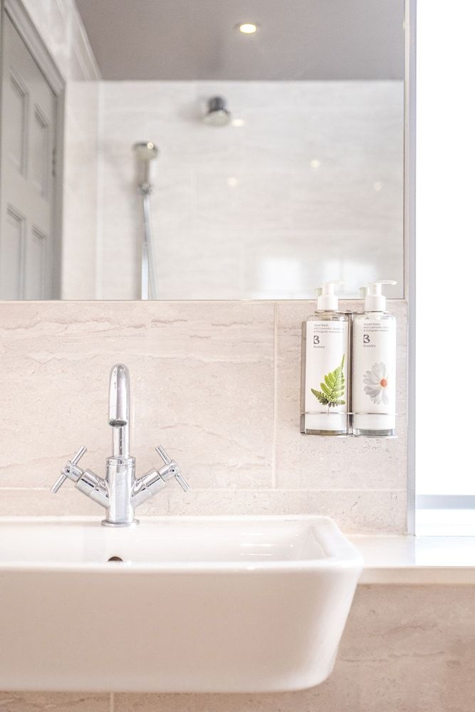 The Cricketers Superior Double Room (Better) 6