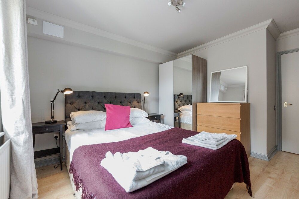 undefined Hoxton 2 Bed Apartment by BaseToGo 10