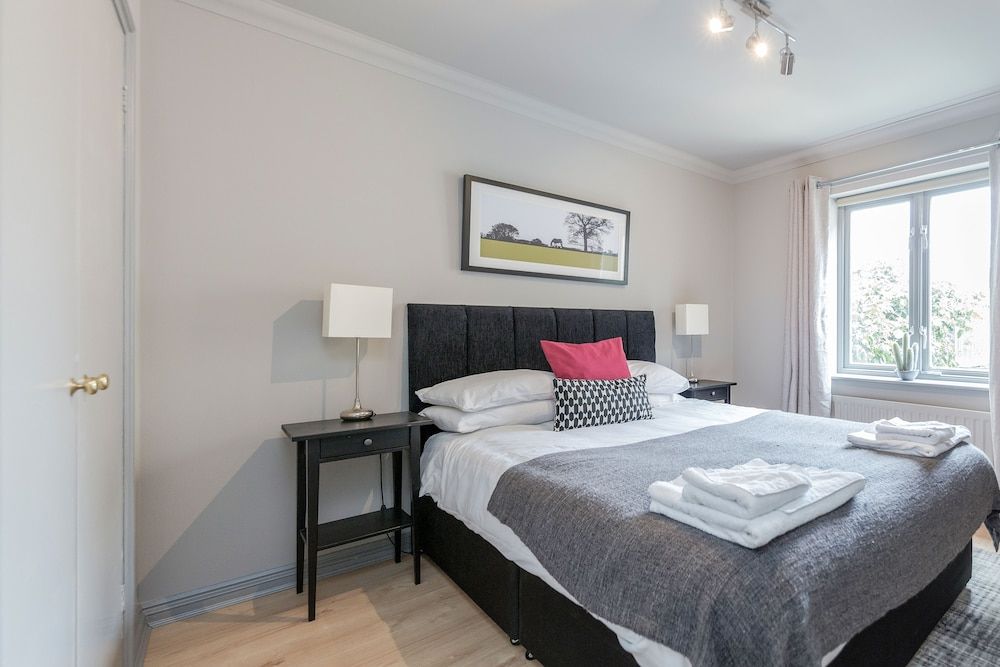 undefined Hoxton 2 Bed Apartment by BaseToGo 2