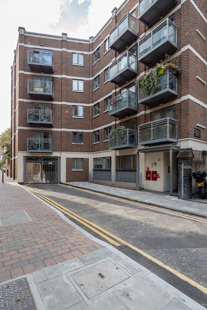 undefined Hoxton 2 Bed Apartment by BaseToGo