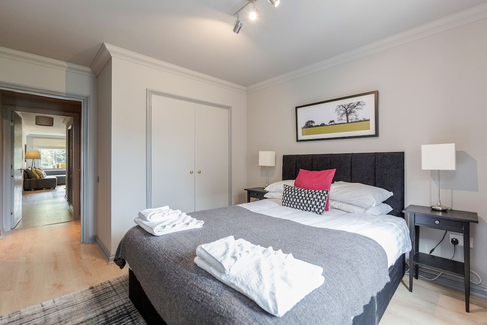 undefined Hoxton 2 Bed Apartment by BaseToGo 3