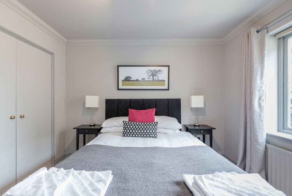 undefined Hoxton 2 Bed Apartment by BaseToGo 4