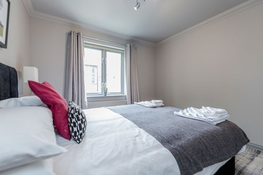 undefined Hoxton 2 Bed Apartment by BaseToGo 5