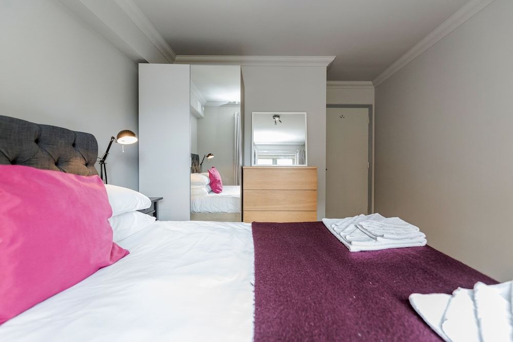 undefined Hoxton 2 Bed Apartment by BaseToGo 8