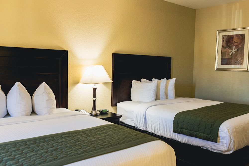 Room, 2 Queen Beds, Accessible, Non Smoking (Tub with Grab Bars)