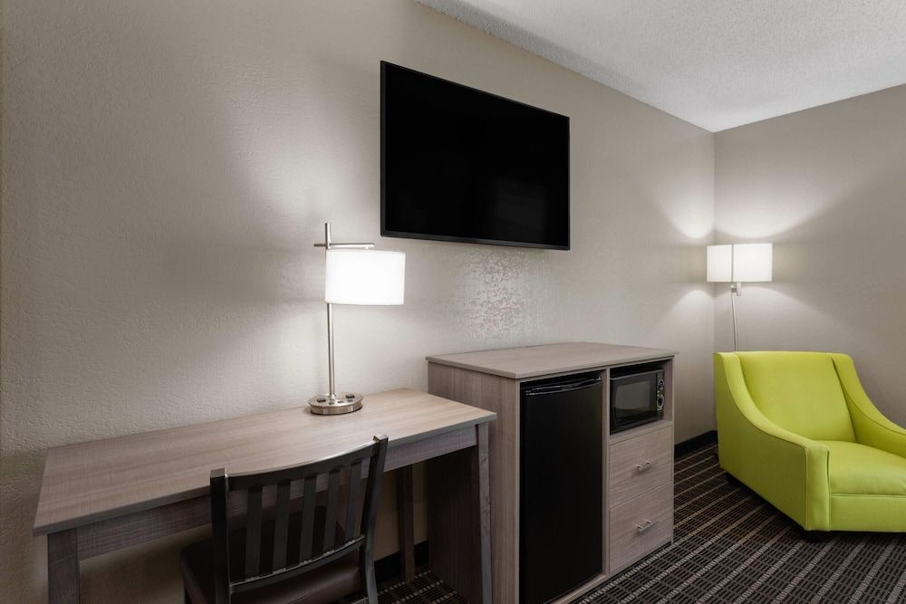 Room, 1 King Bed, Accessible, Non Smoking (Mobility Accessible)