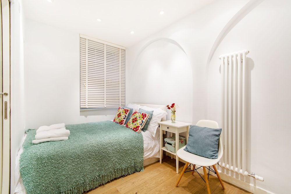 undefined London Hideaway I