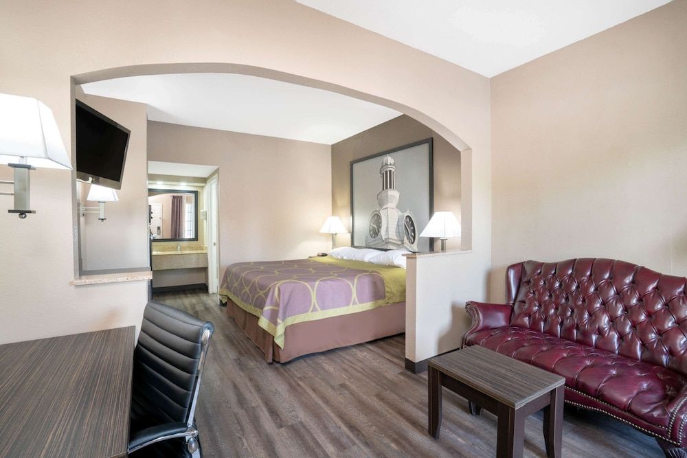 Room, 1 King Bed, Smoking, Kitchenette