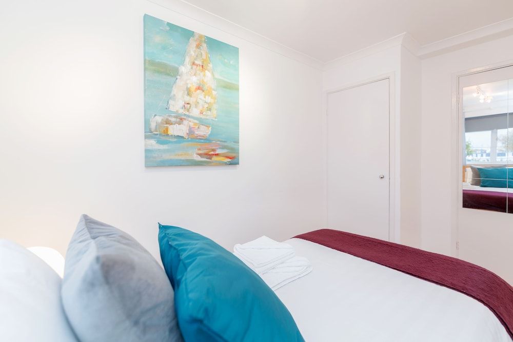 undefined Holland Park Heights by BaseToGo 6