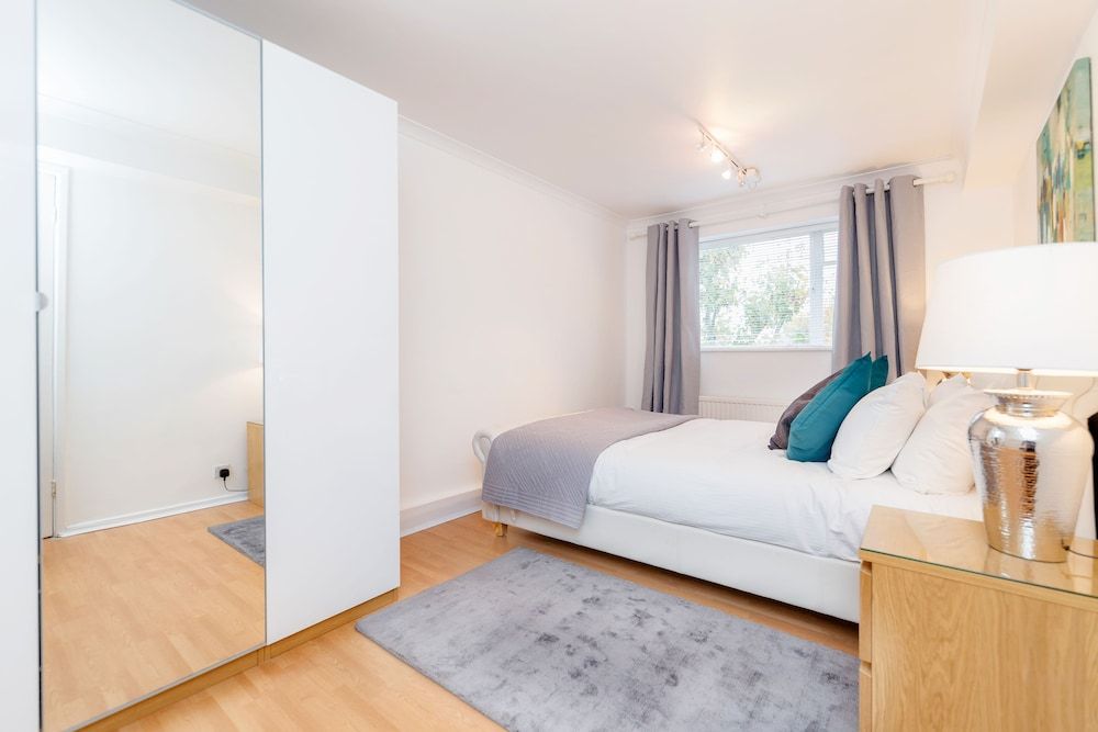 undefined Holland Park Heights by BaseToGo 7