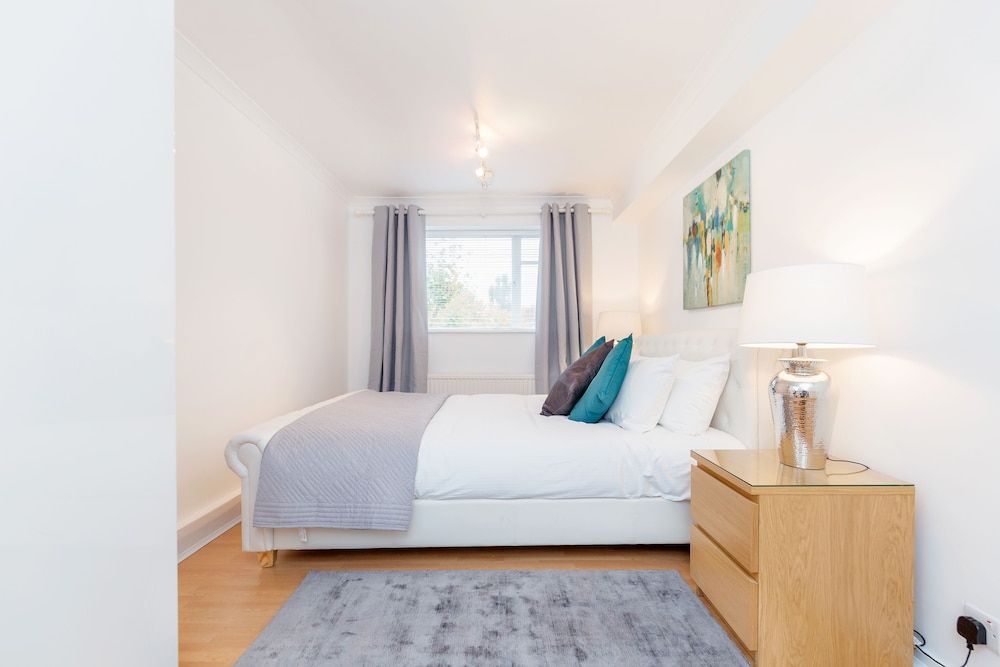 undefined Holland Park Heights by BaseToGo 9