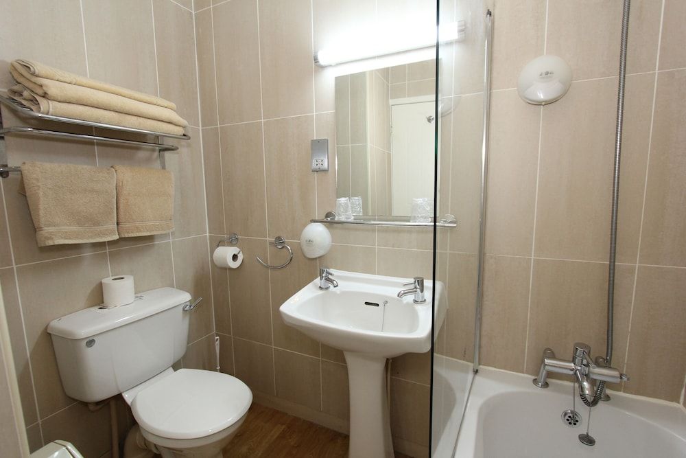 Nanhoron Arms Hotel Double Room, Ensuite 7