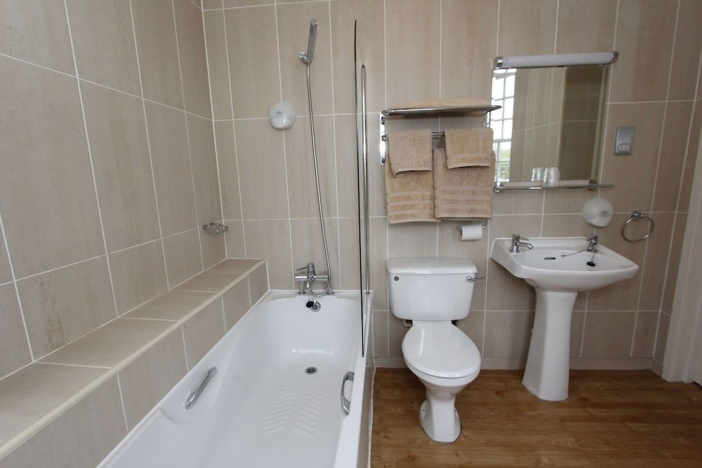 Nanhoron Arms Hotel Double or Twin Room, Ensuite 18