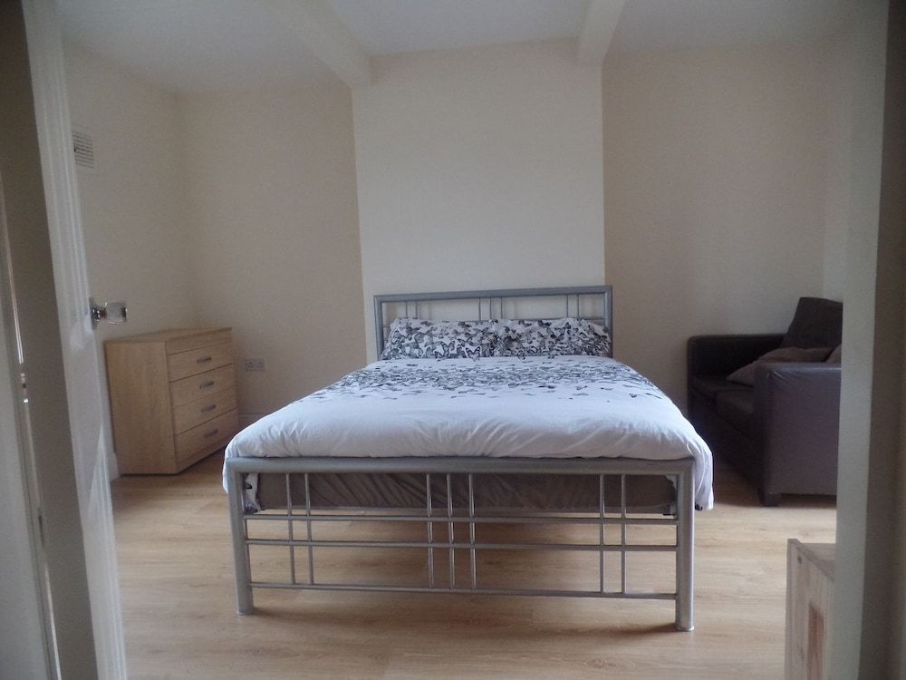 undefined Noel House 3