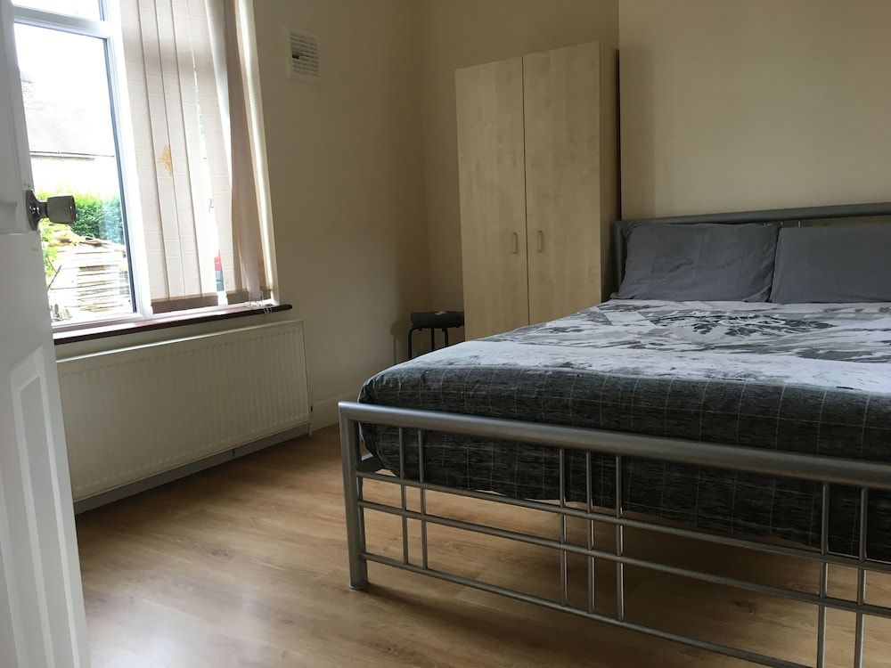 undefined Noel House 7