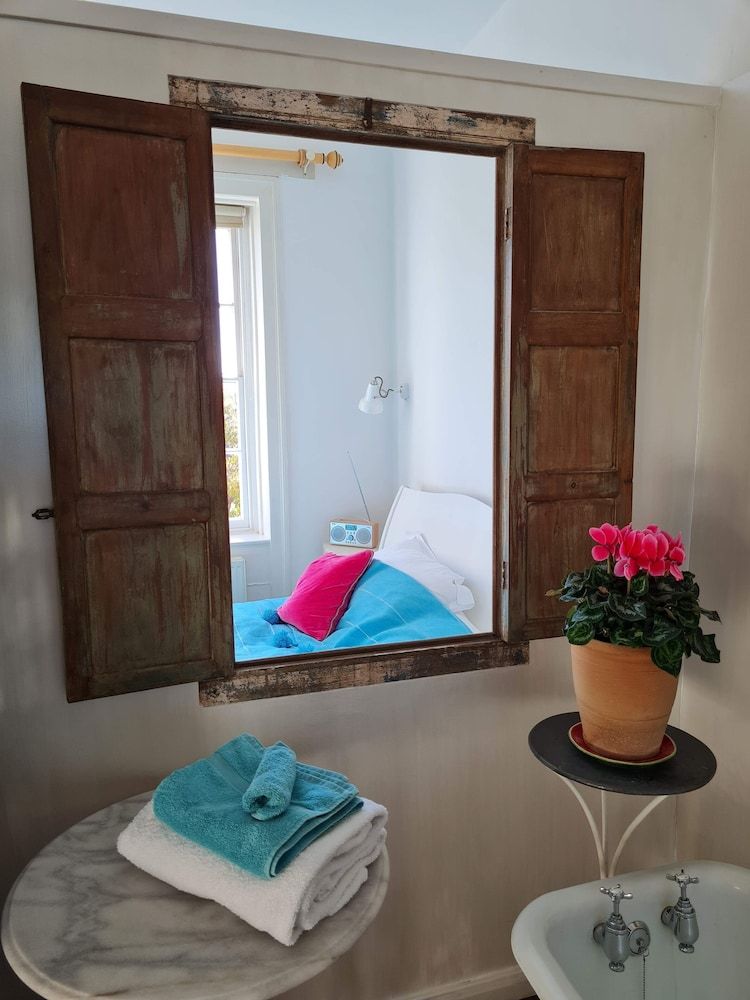 St John's Croft Large Double or Twin Room 8