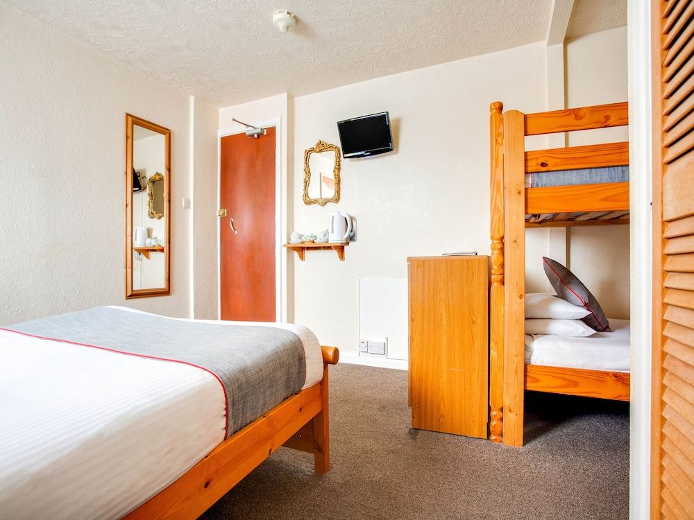 undefined OYO Godolphin Arms Hotel