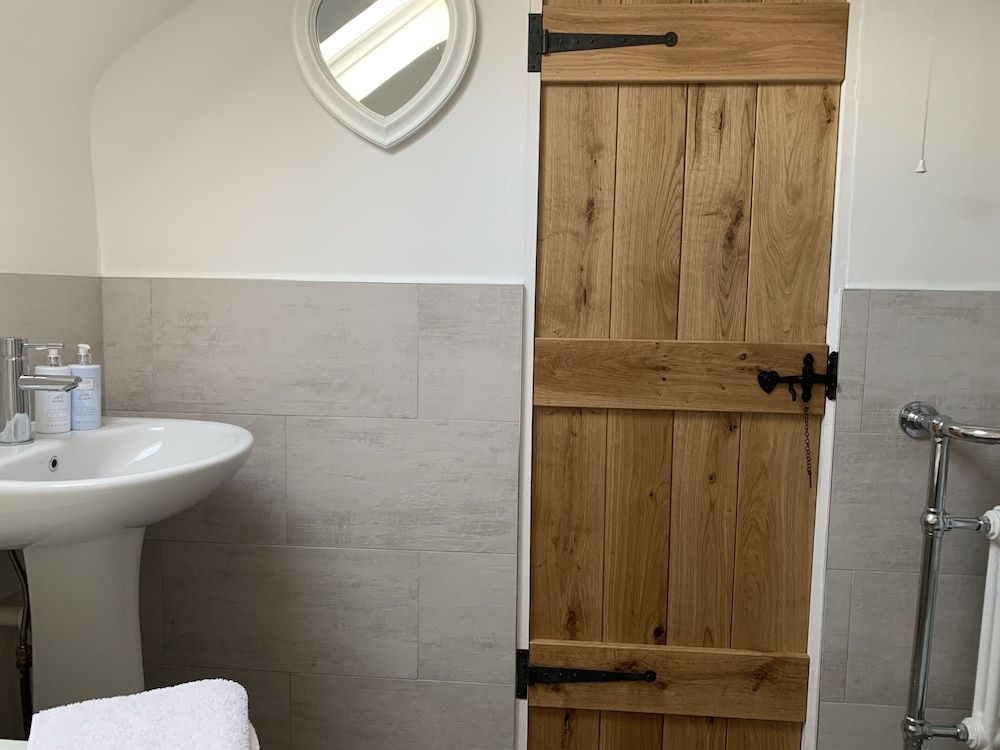 Bell Cottage Double Room 6