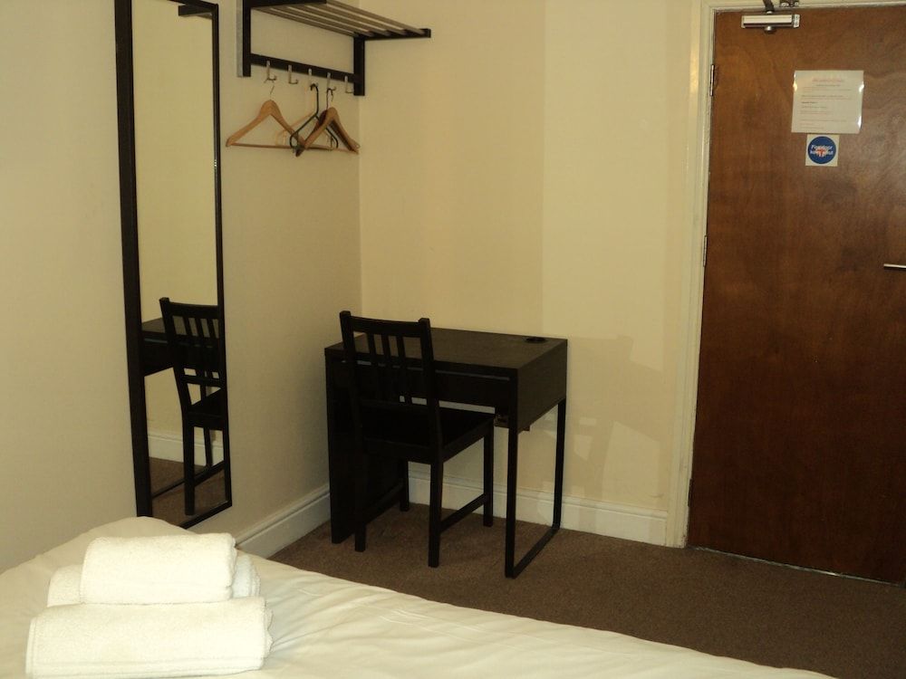 undefined New Globe Hotel 6