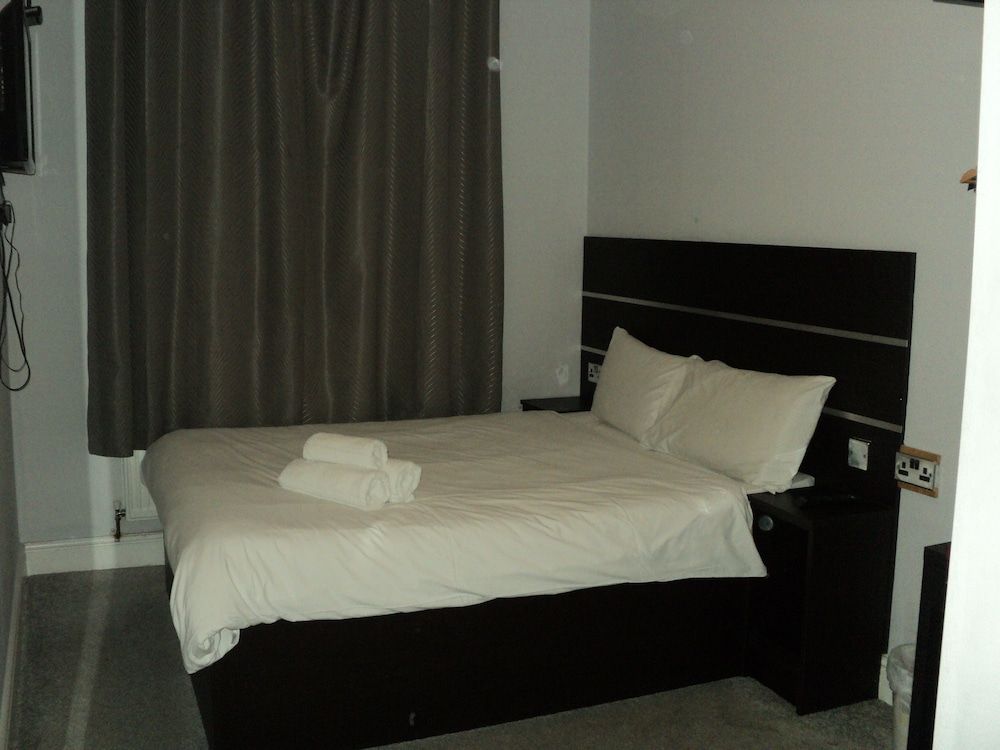 undefined New Globe Hotel 5