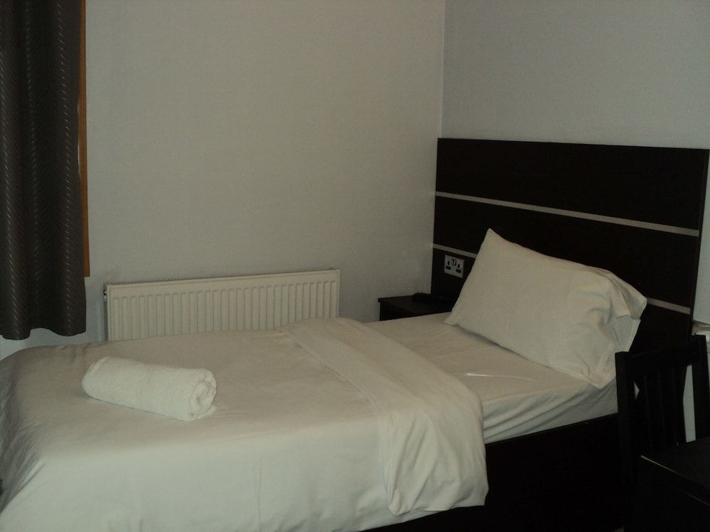 undefined New Globe Hotel 4