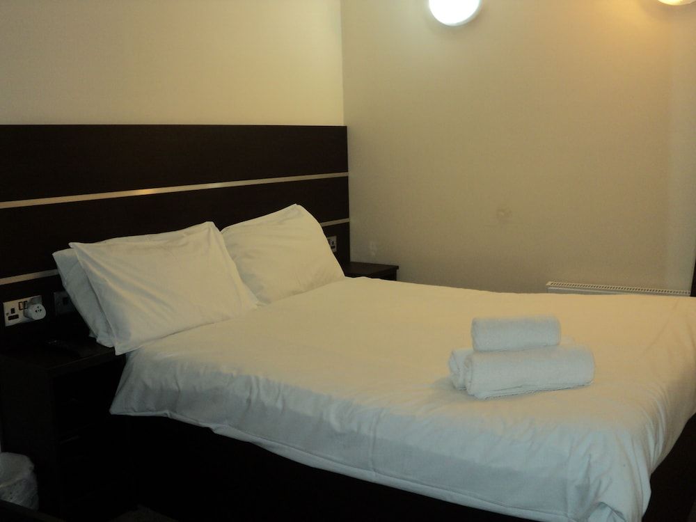 undefined New Globe Hotel 10