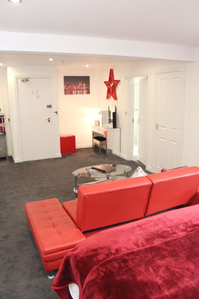 St John's Lodge (incl off-site health club) Large King Room 17