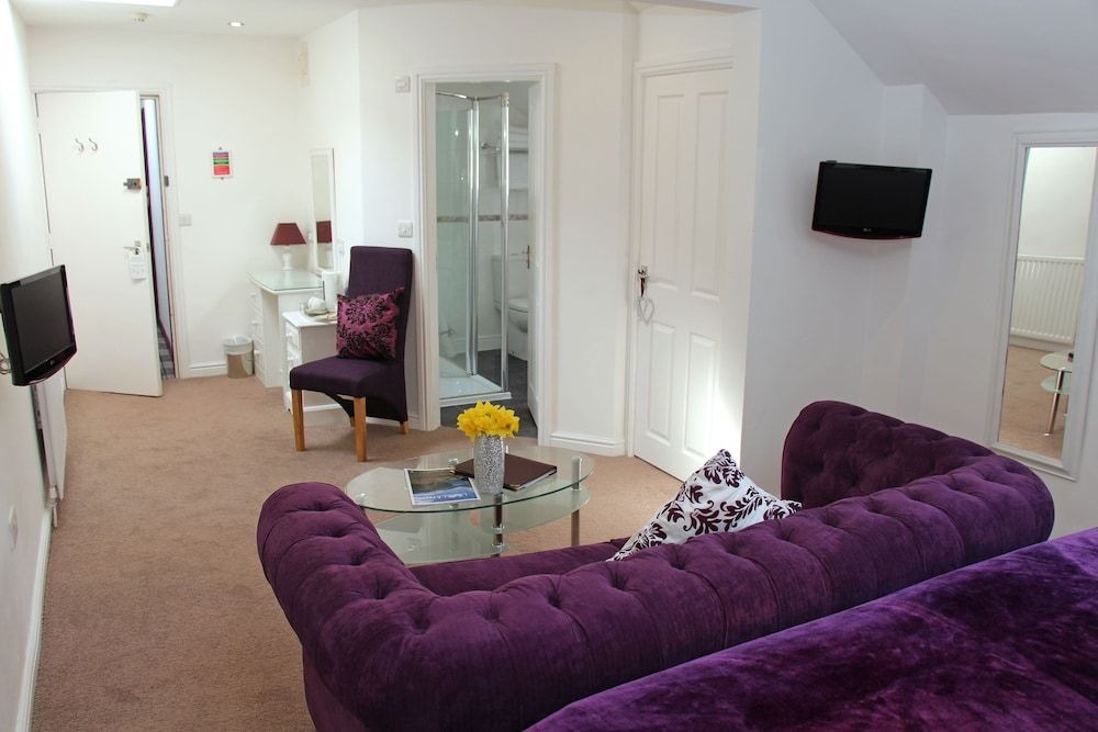 St John's Lodge (incl off-site health club) Large King Room 14